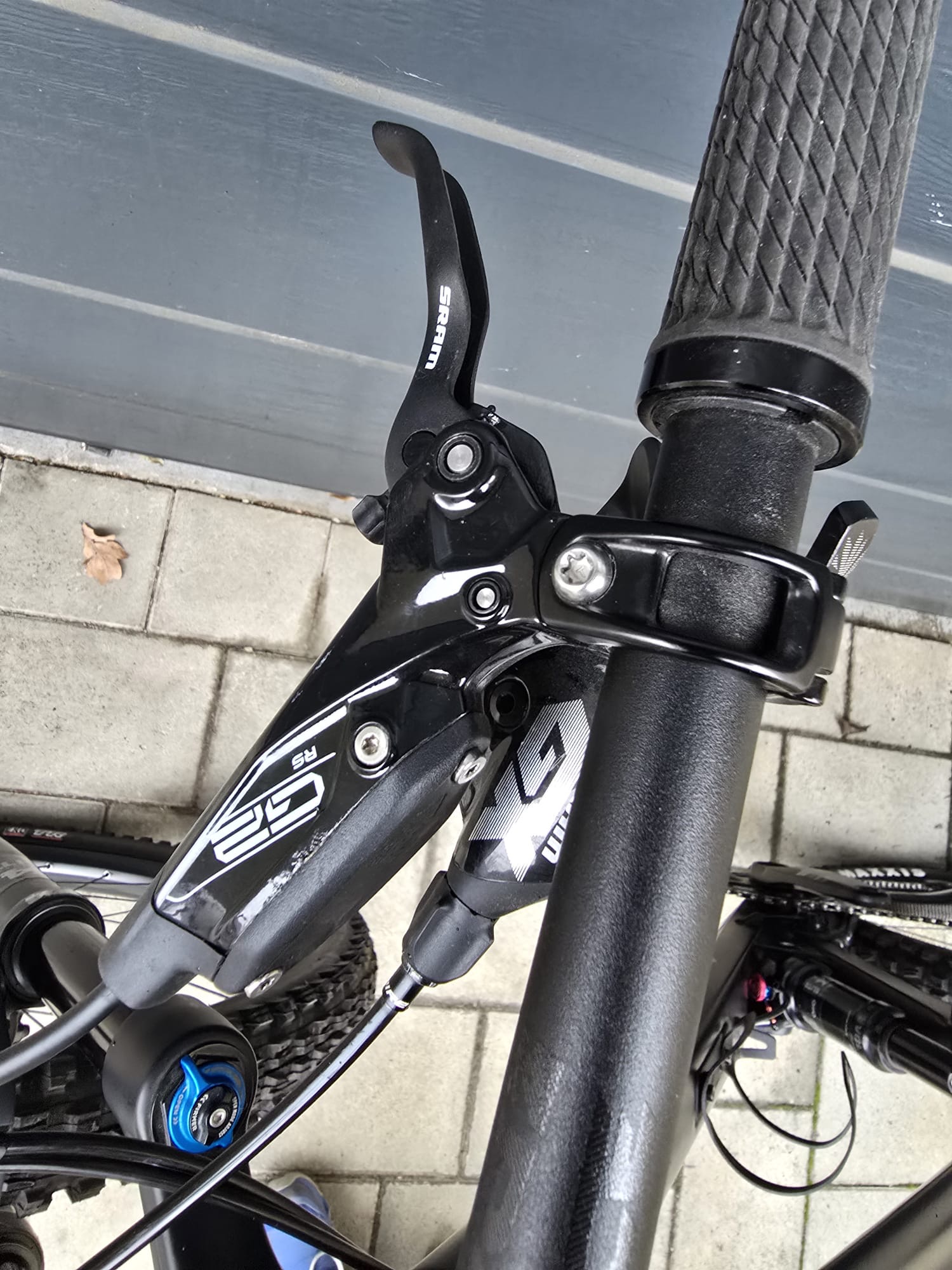 YT Izzo Carbon